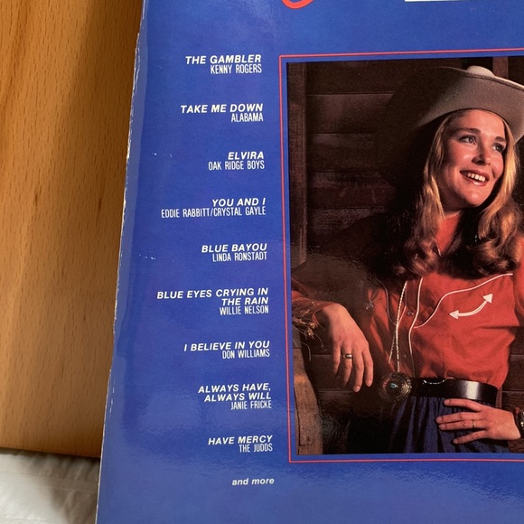 Keyboard Music Books - Beginner- Favourite Singalongs & Country Award Winners - Picture 4 of 12